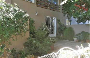 For Sale : Cozy Cottage style Townhouse in Klein Windhoek